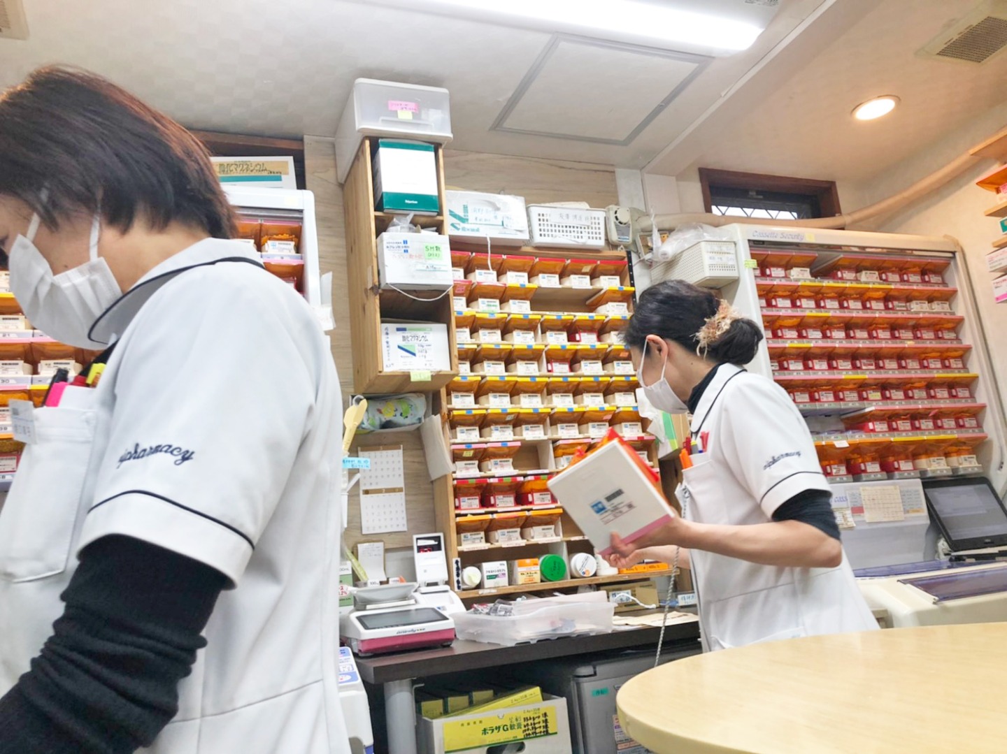 あい調剤薬局　調剤風景