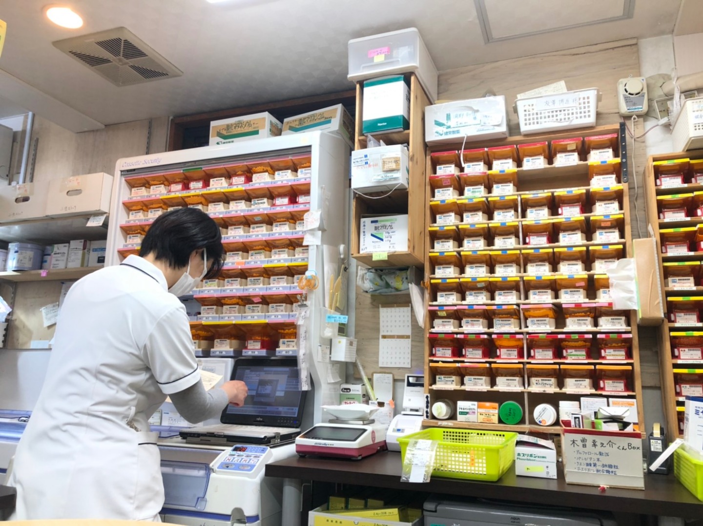 あい調剤薬局　調剤風景